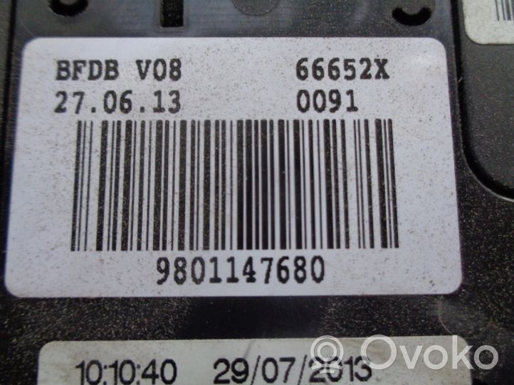 Peugeot 307 Module de fusibles 9801147680