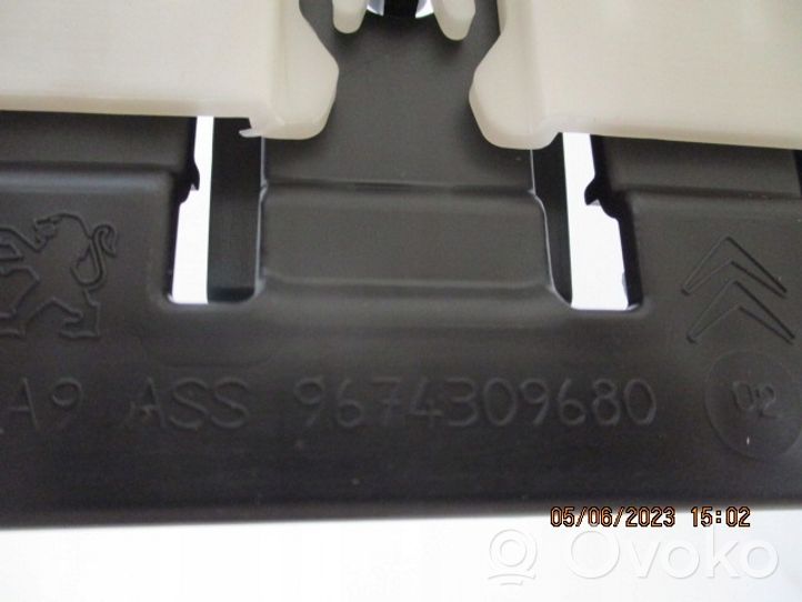 Peugeot 208 Dangtelis saugiklių dėžės 9674309680