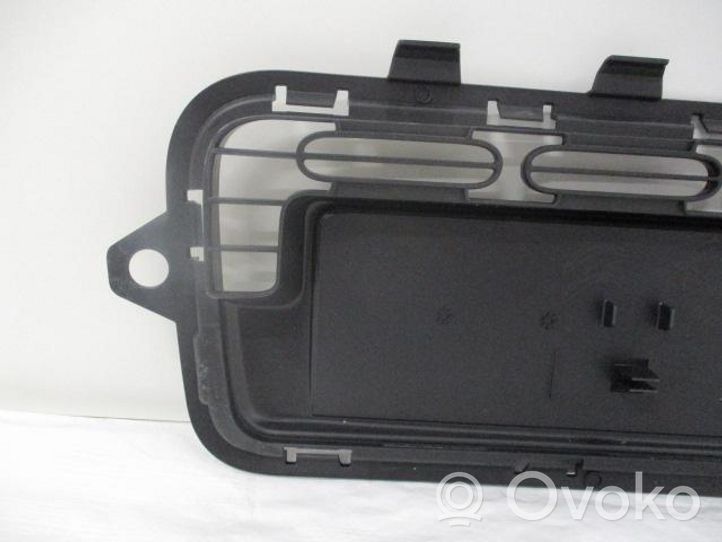 Citroen C4 III e-C4 Front bumper upper radiator grill 9801740677