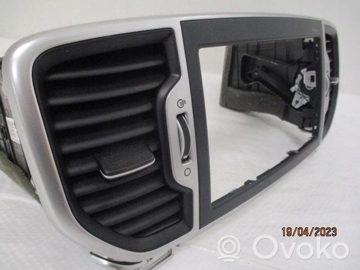 KIA Sportage Dashboard center trim panel 