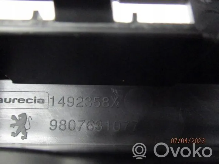 Peugeot 508 Maskownica / Grill / Atrapa górna chłodnicy 9807631077
