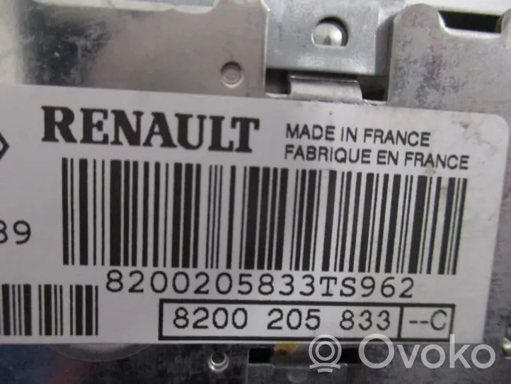 Renault Espace IV Stacja multimedialna GPS / CD / DVD 8200205833