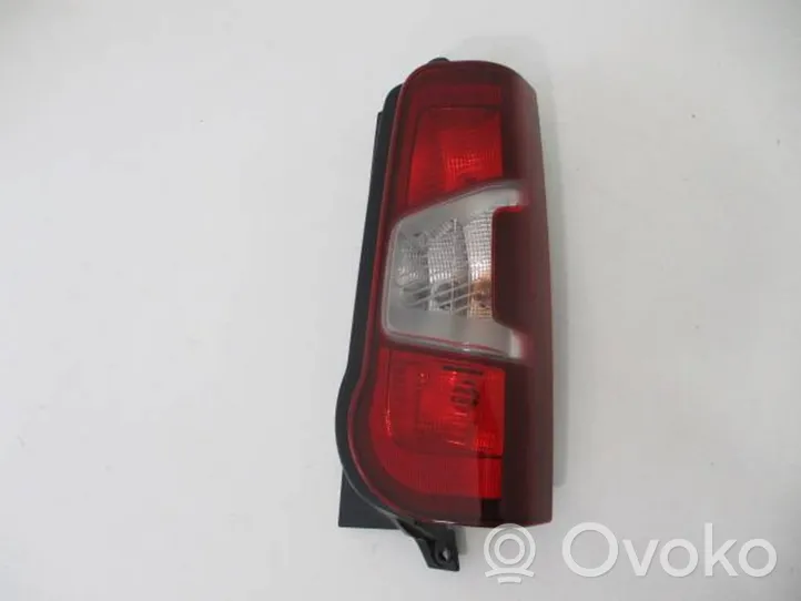 Opel Combo E Lampa tylna 9820554880