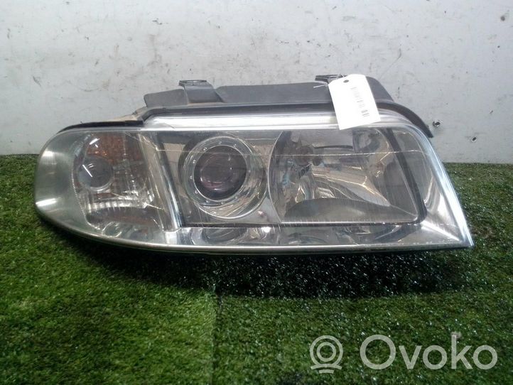 Audi A4 S4 B5 8D Lampa przednia 8D0941004AK