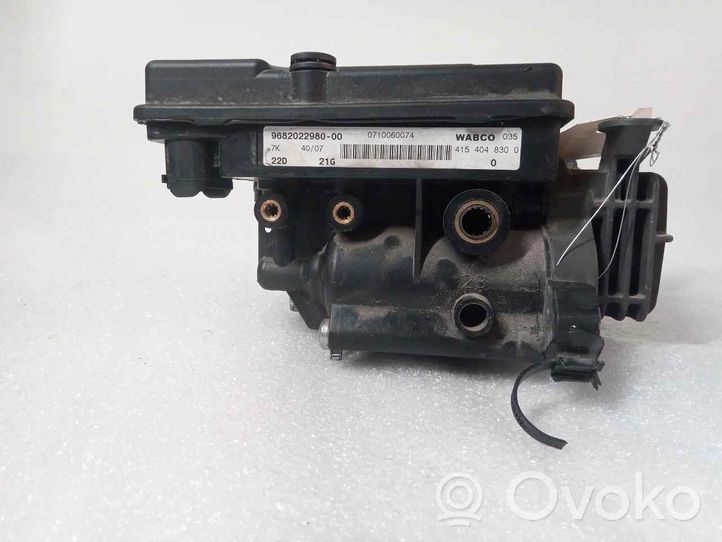 Citroen C4 Grand Picasso Compresseur à suspension pneumatique 9682022980