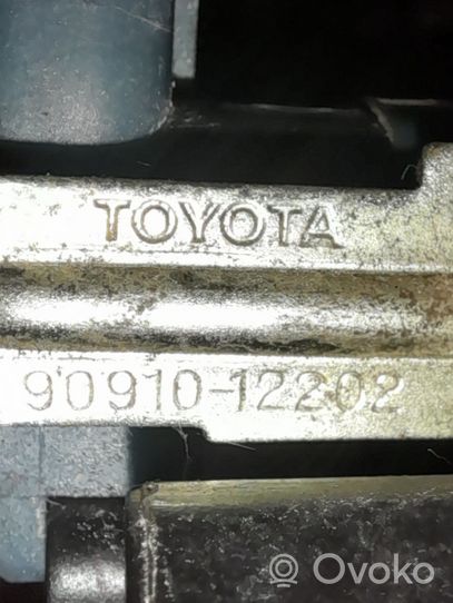 Toyota Yaris Verso Przepływomierz masowy powietrza MAF 2220422010