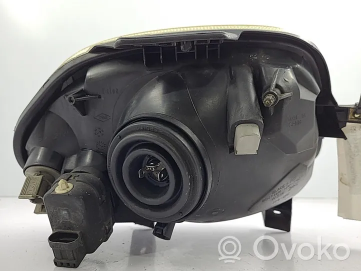 Renault Clio II Lampa przednia 7701057654