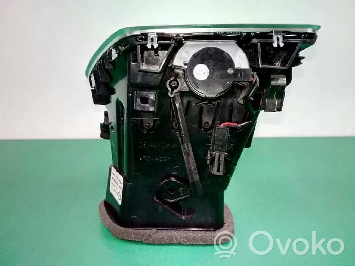 Audi Q3 8U Griglia di ventilazione centrale cruscotto 8U1820902E