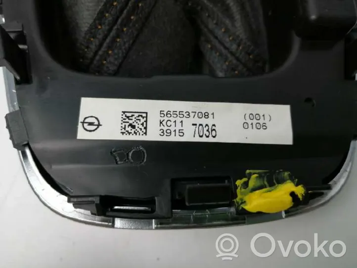 Opel Crossland X Osłona dźwigni hamulca ręcznego skóra / tkanina 39157036