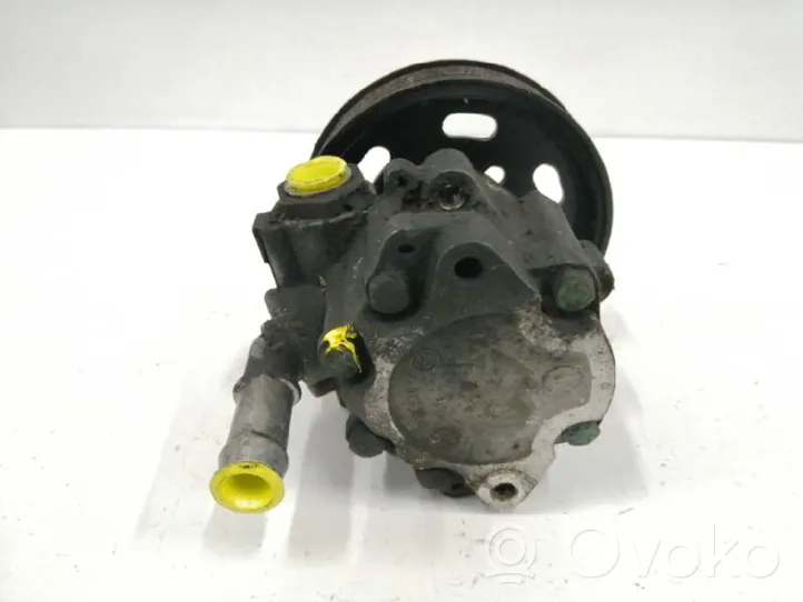 Audi TT Mk1 Ohjaustehostimen pumppu 8N0145154A