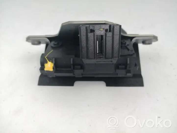 Volvo V40 Blocco chiusura del portellone 31335870