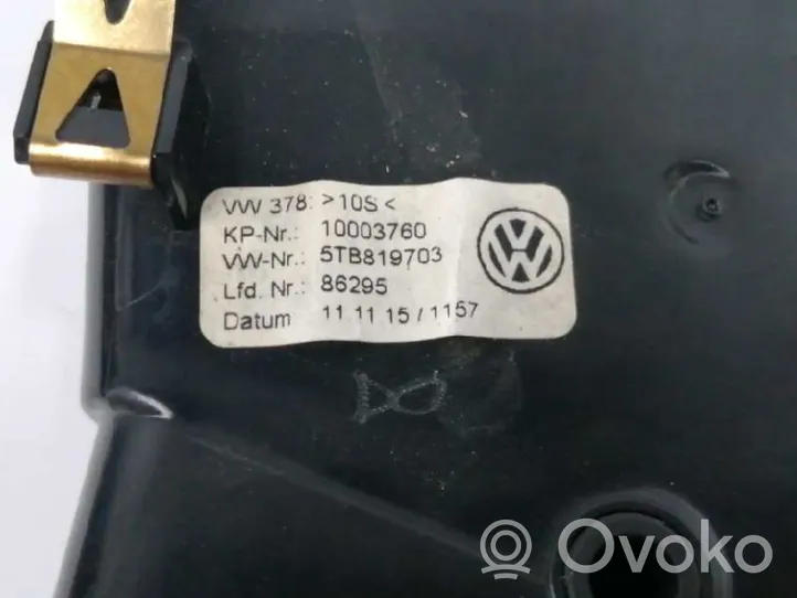 Volkswagen Touran II Dysze / Kratki środkowego nawiewu deski rozdzielczej 5TB819703