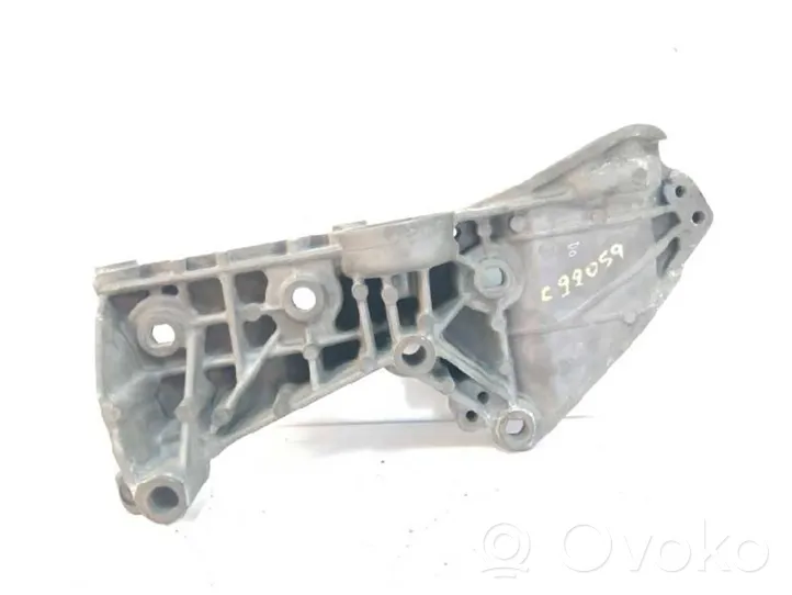 Renault Clio III Support de générateur / alternateur 8200669494