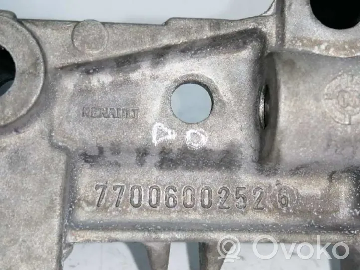 Nissan Primastar Pompa dell’olio 7700600252