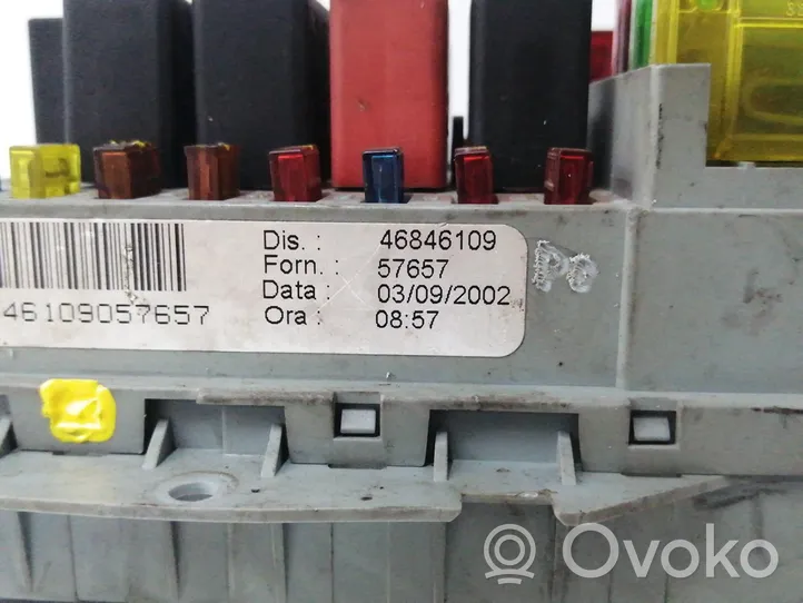 Fiat Stilo Module de fusibles 46846109