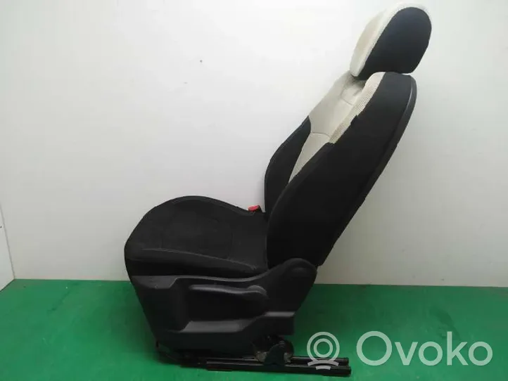 Renault Clio IV Fotel przedni kierowcy 