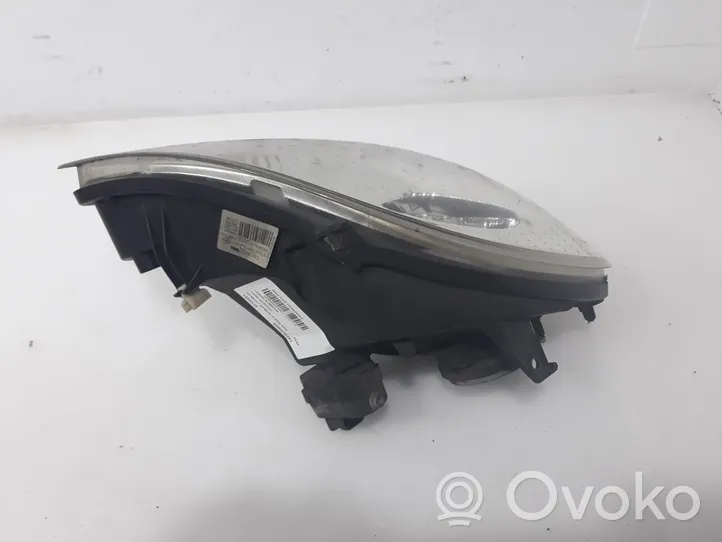 Renault Kangoo III Lampa przednia 8200236591