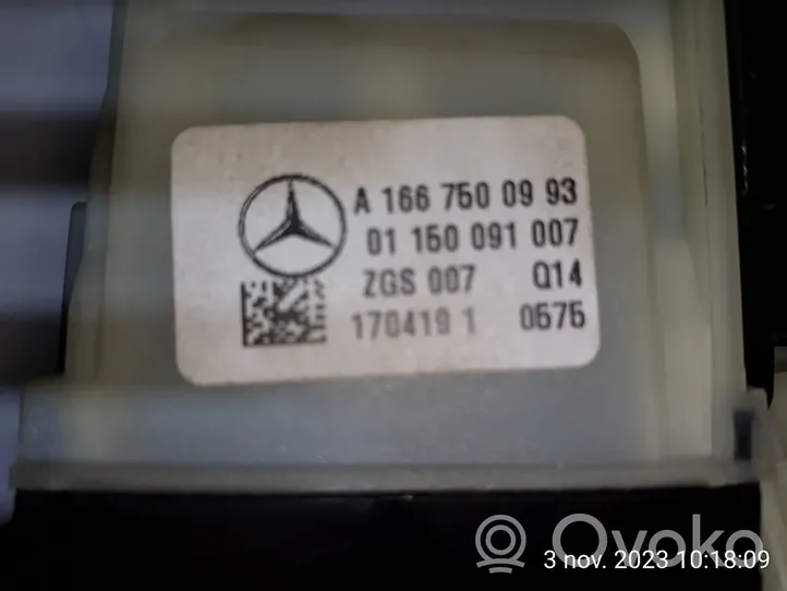 Mercedes-Benz GLA W156 Poignée de coffre hayon arrière A1667500993