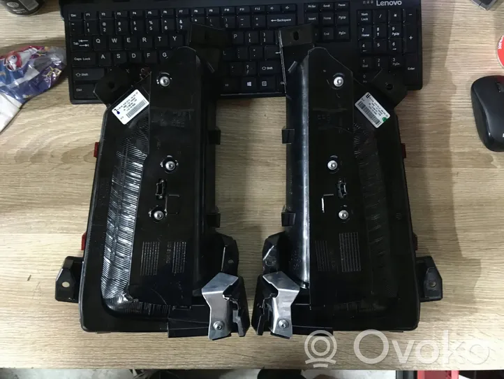 BMW i3 Set feux arrière / postérieurs 63217389605