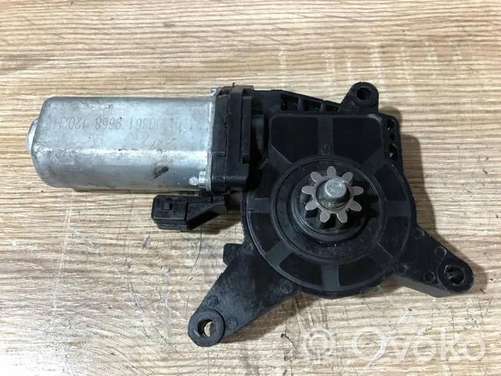 Mercedes-Benz Actros Front door window regulator motor A0008202808