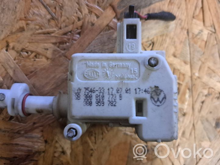 Volkswagen Golf IV Fuel tank cap lock motor 3B0810773B