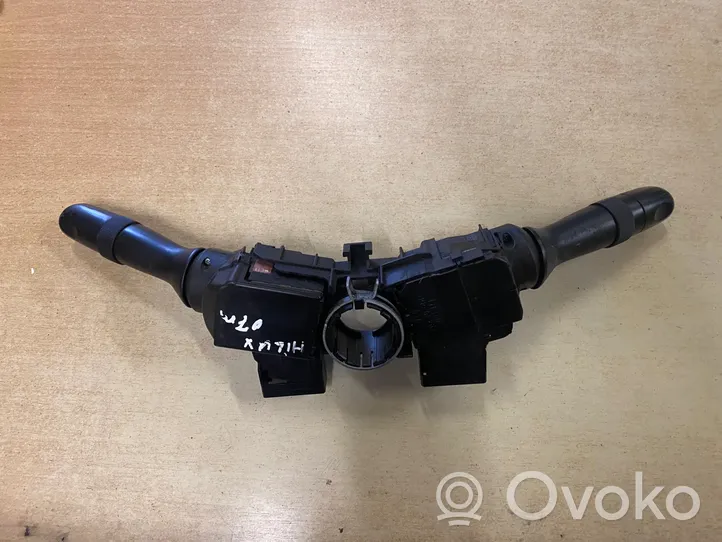 Toyota Hilux (AN10, AN20, AN30) Leva/interruttore dell’indicatore di direzione e tergicristallo 17F018