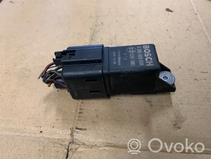 Volkswagen Golf VI Glow plug pre-heat relay 0281003038