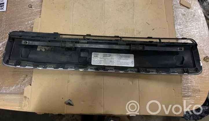 Audi A2 Front bumper upper radiator grill 8Z0853321