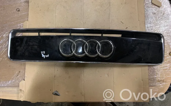 Audi A2 Front bumper upper radiator grill 8Z0853321