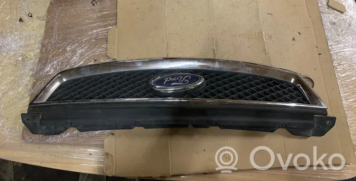 Ford Focus Etupuskurin ylempi jäähdytinsäleikkö 4M518C436B