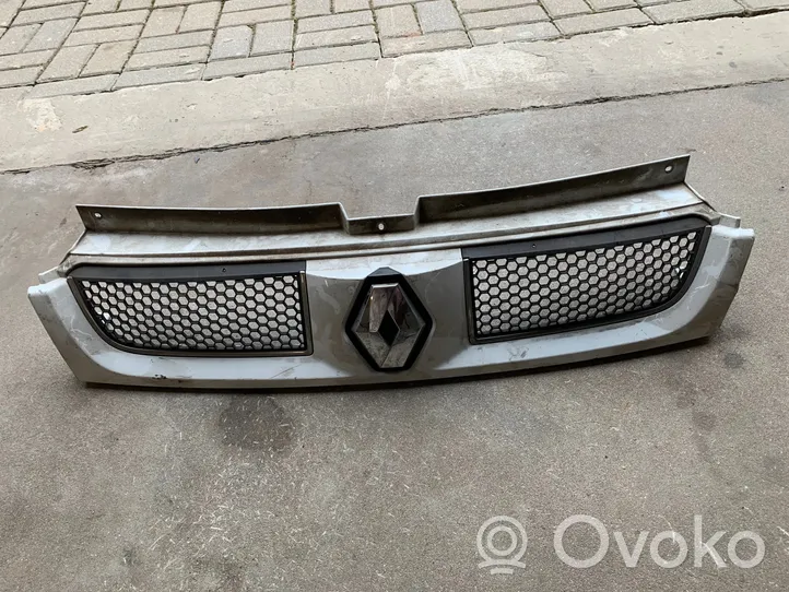 Renault Trafic II (X83) Grille calandre supérieure de pare-chocs avant 8200204450