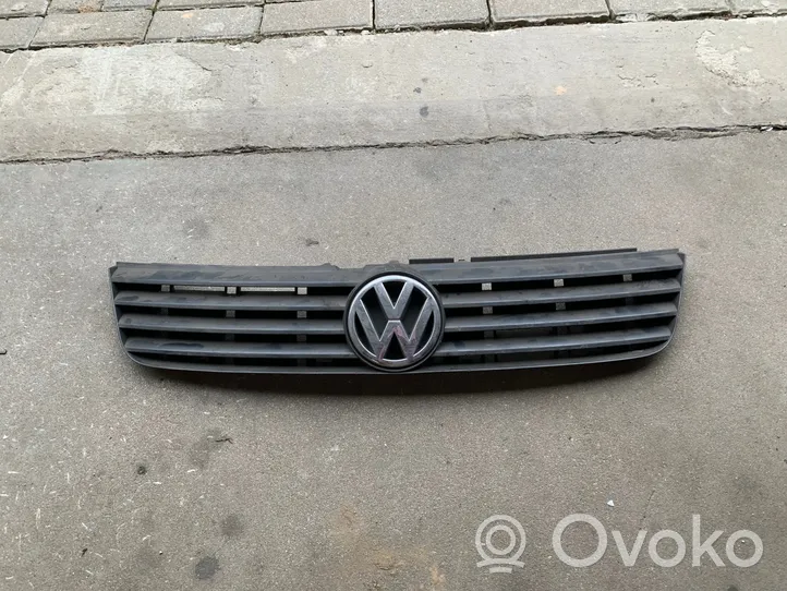 Volkswagen PASSAT B5 Front grill 3B0853653D