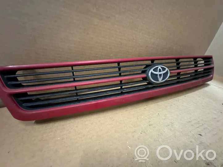 Toyota Carina T190 Rejilla superior del radiador del parachoques delantero 5310105010