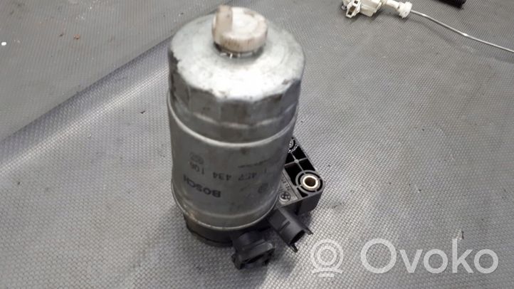 BMW 5 E39 Soporte de apoyo del filtro de combustible 2246134