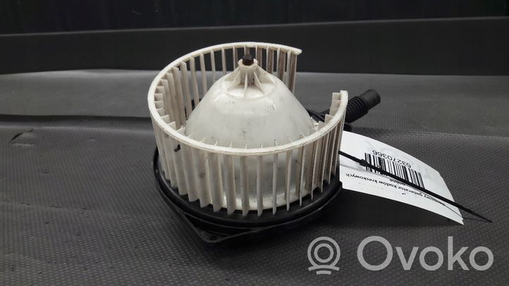 Nissan Serena Ventola riscaldamento/ventilatore abitacolo 0130063081