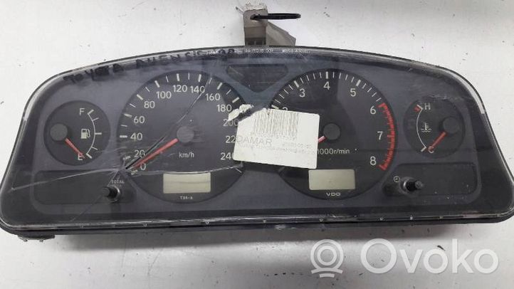 Toyota Avensis T220 Tachimetro (quadro strumenti) 8380005350