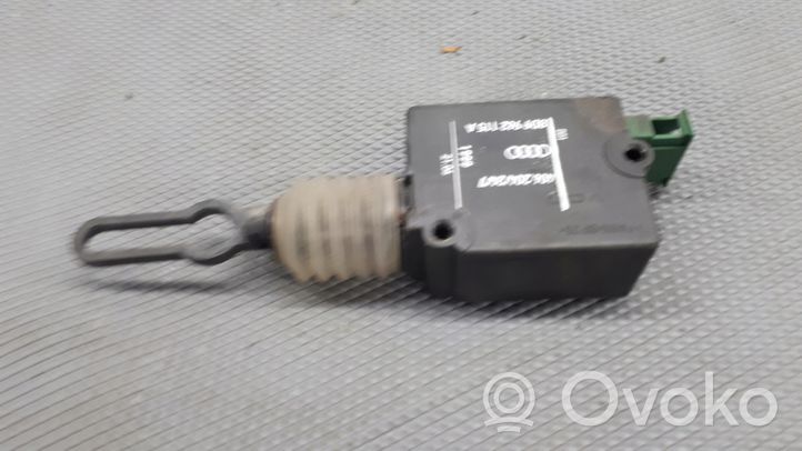 Audi A4 S4 B5 8D Serratura del tappo del serbatoio del carburante 8d9962115a