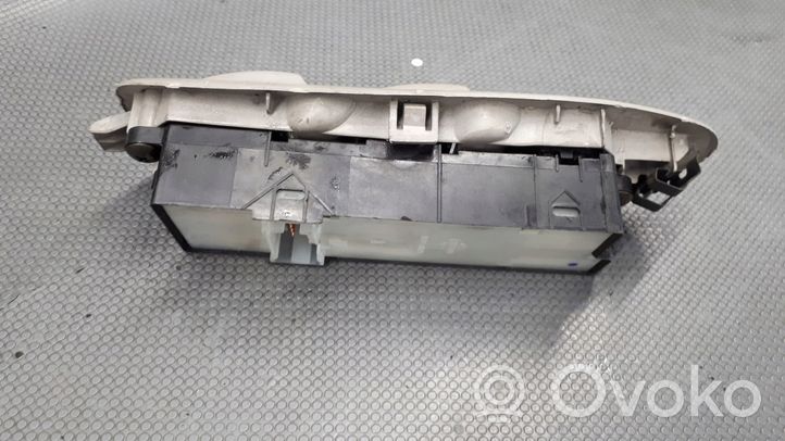 Nissan Almera N16 Interruttore di controllo dell’alzacristalli elettrico 80961BU400