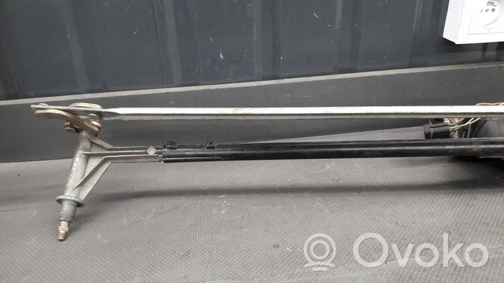 BMW 7 E23 Front wiper linkage and motor 1373187