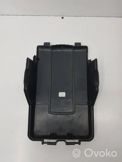 Volkswagen PASSAT B7 Tapa/cubierta para la caja de la batería 3C0915443A