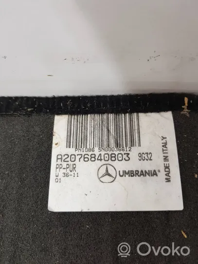 Mercedes-Benz C W204 Alfombra delantera A2076840803