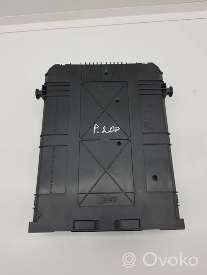 Peugeot 208 Module de fusibles 9819850080