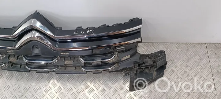 Citroen C5 Передняя решётка 9825347677