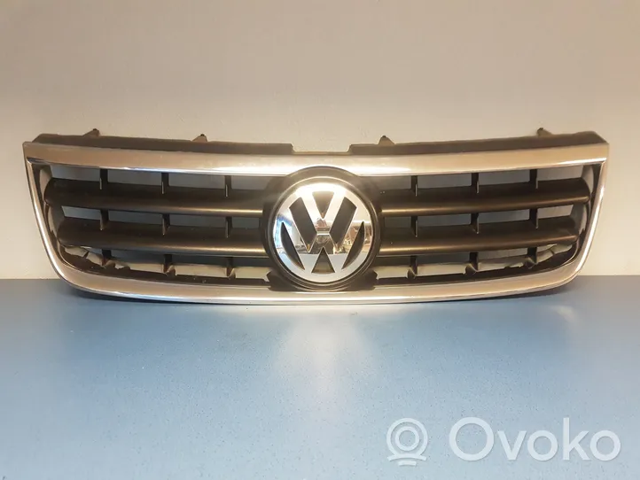 Volkswagen Touareg I Grille calandre supérieure de pare-chocs avant 