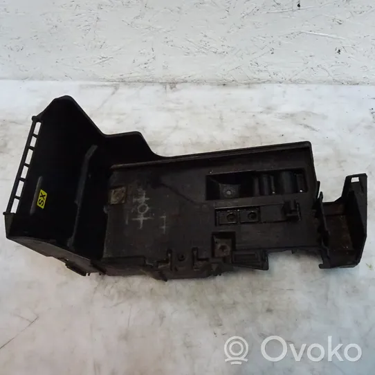 Opel Signum Batteriekasten 24413805