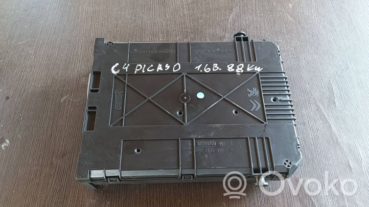 Citroen C4 II Picasso Ramka / Moduł bezpieczników 9804067480