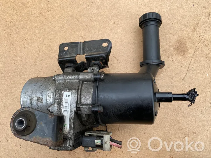 Citroen C4 II Ohjaustehostimen pumppu 9675674180