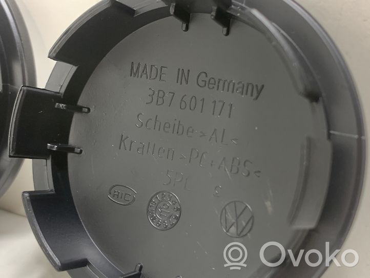 Volkswagen Touran I Original wheel cap 3B7601171