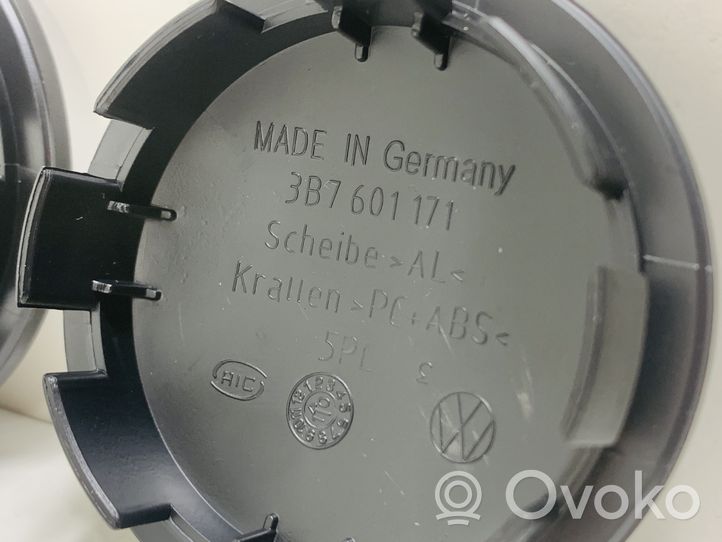 Volkswagen Fox Original wheel cap 3B7601171