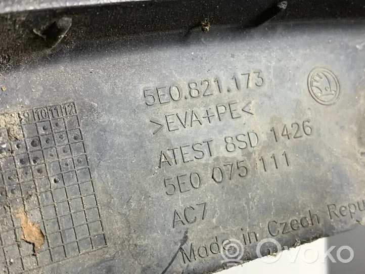 Skoda Octavia Mk3 (5E) Chlpacze przednie 5E0821173